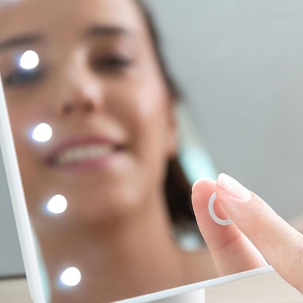 Spegel med LED Belysning