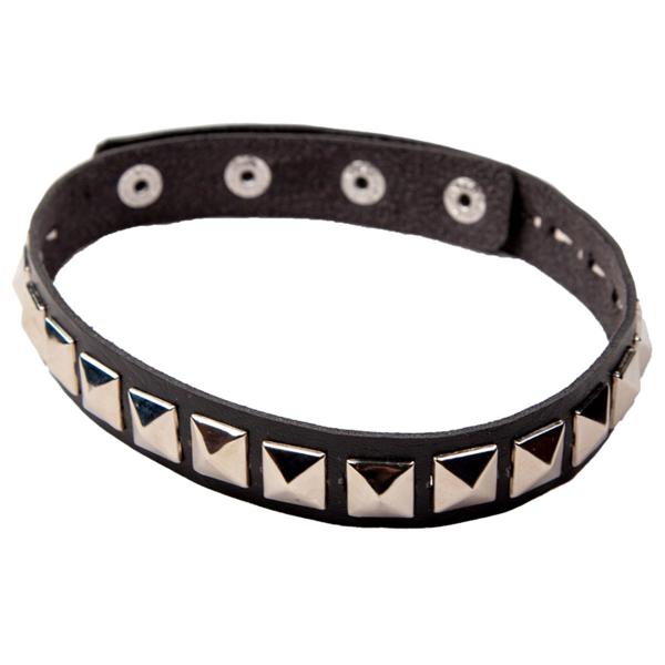 Chokerhalsband med Pyramidnitar