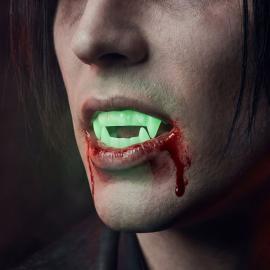 Sj&auml;lvlysande Vampyrt&auml;nder
