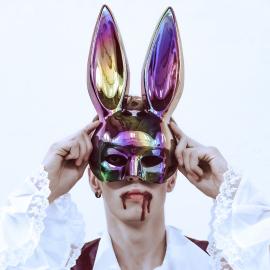 Mörk Iriserande Kaninmask